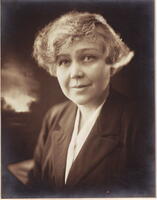 A portrait of Helen Mayo taken around 1914.